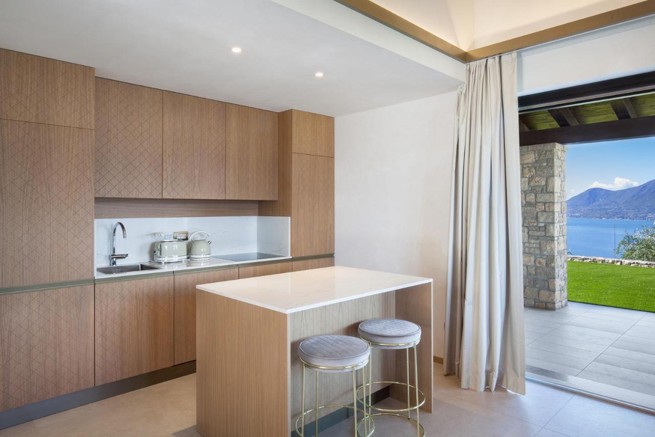 Villa Divina - Apt Icona Con Piscina E Vista Lago Castelletto Di Brenzone Exterior foto